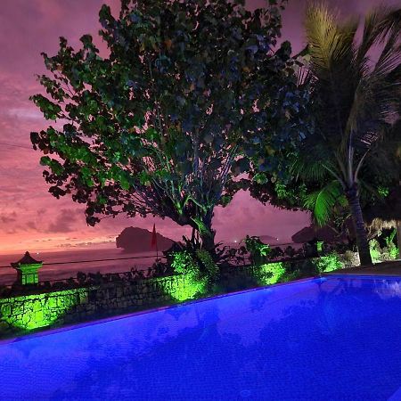 Istana Ombak Eco Resort Pacitan Exteriér fotografie