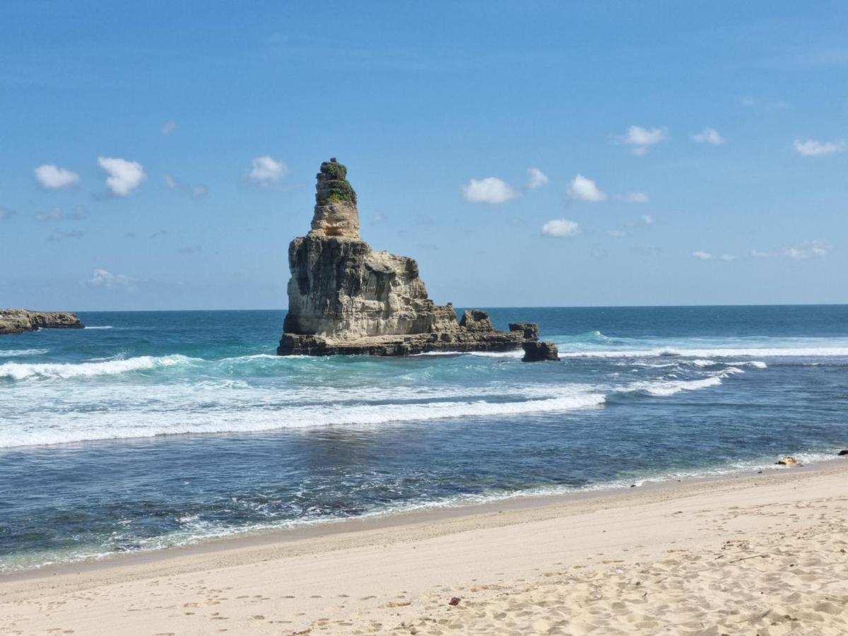 Istana Ombak Eco Resort Pacitan Exteriér fotografie