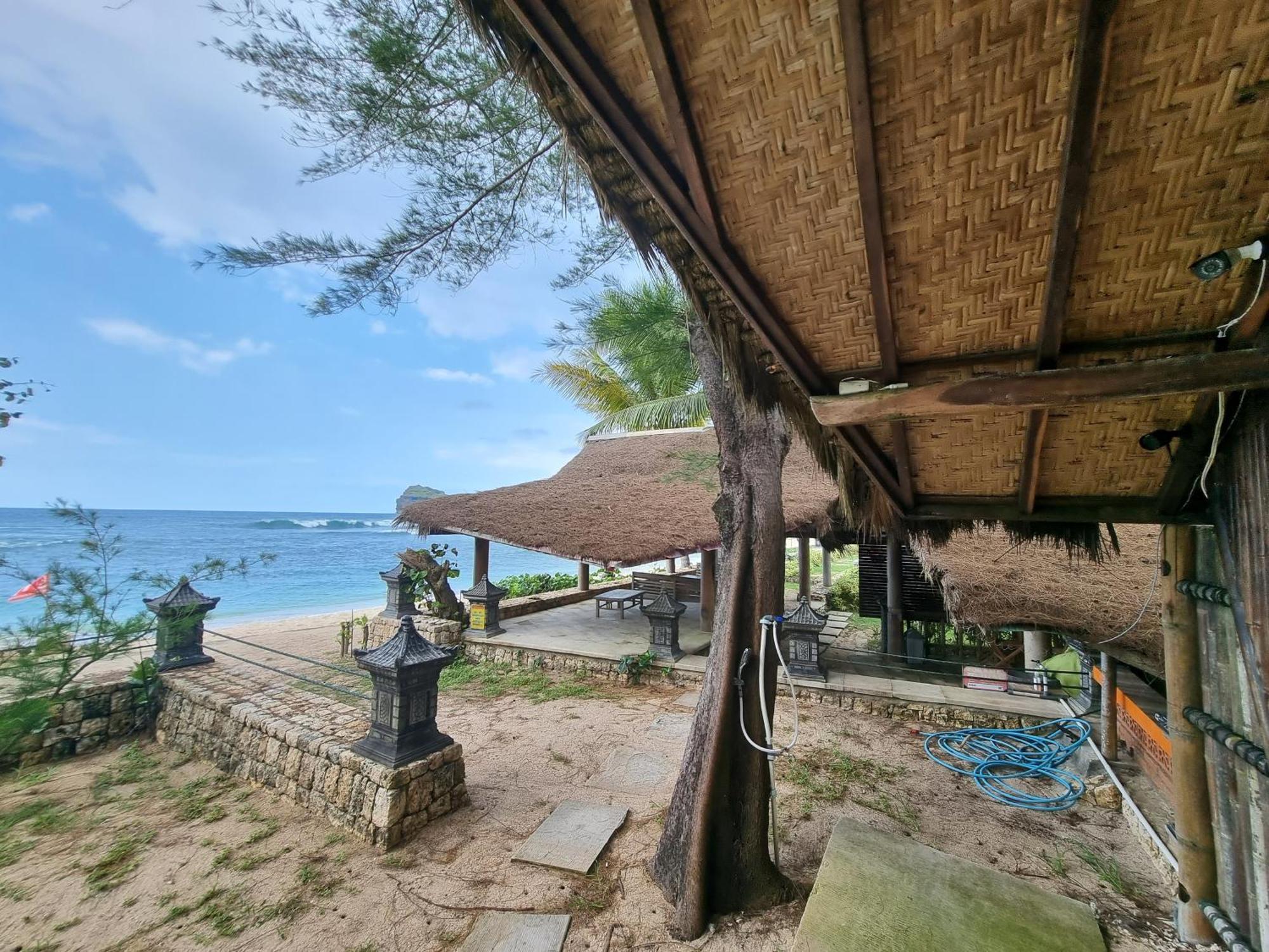 Istana Ombak Eco Resort Pacitan Exteriér fotografie