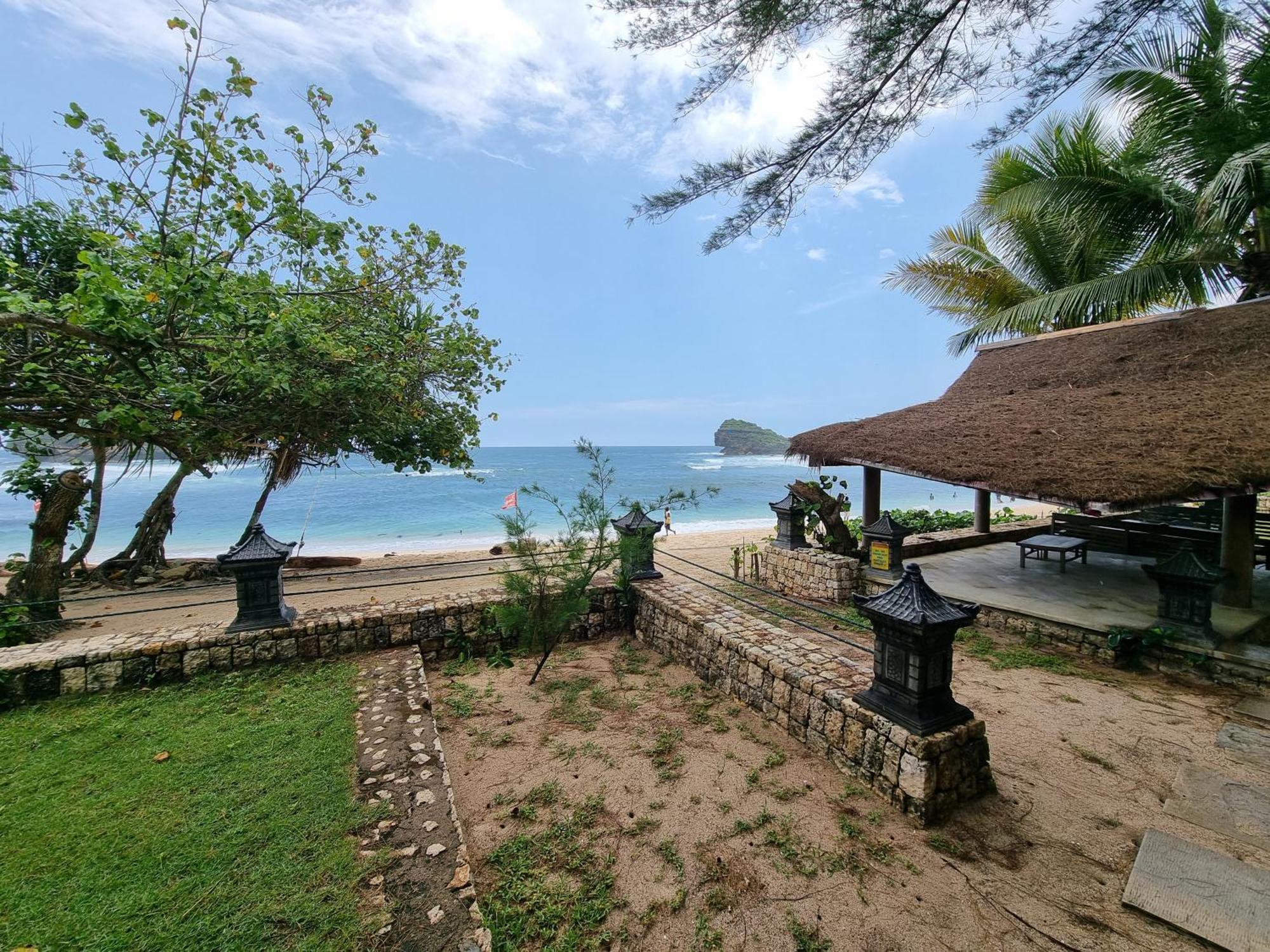 Istana Ombak Eco Resort Pacitan Exteriér fotografie
