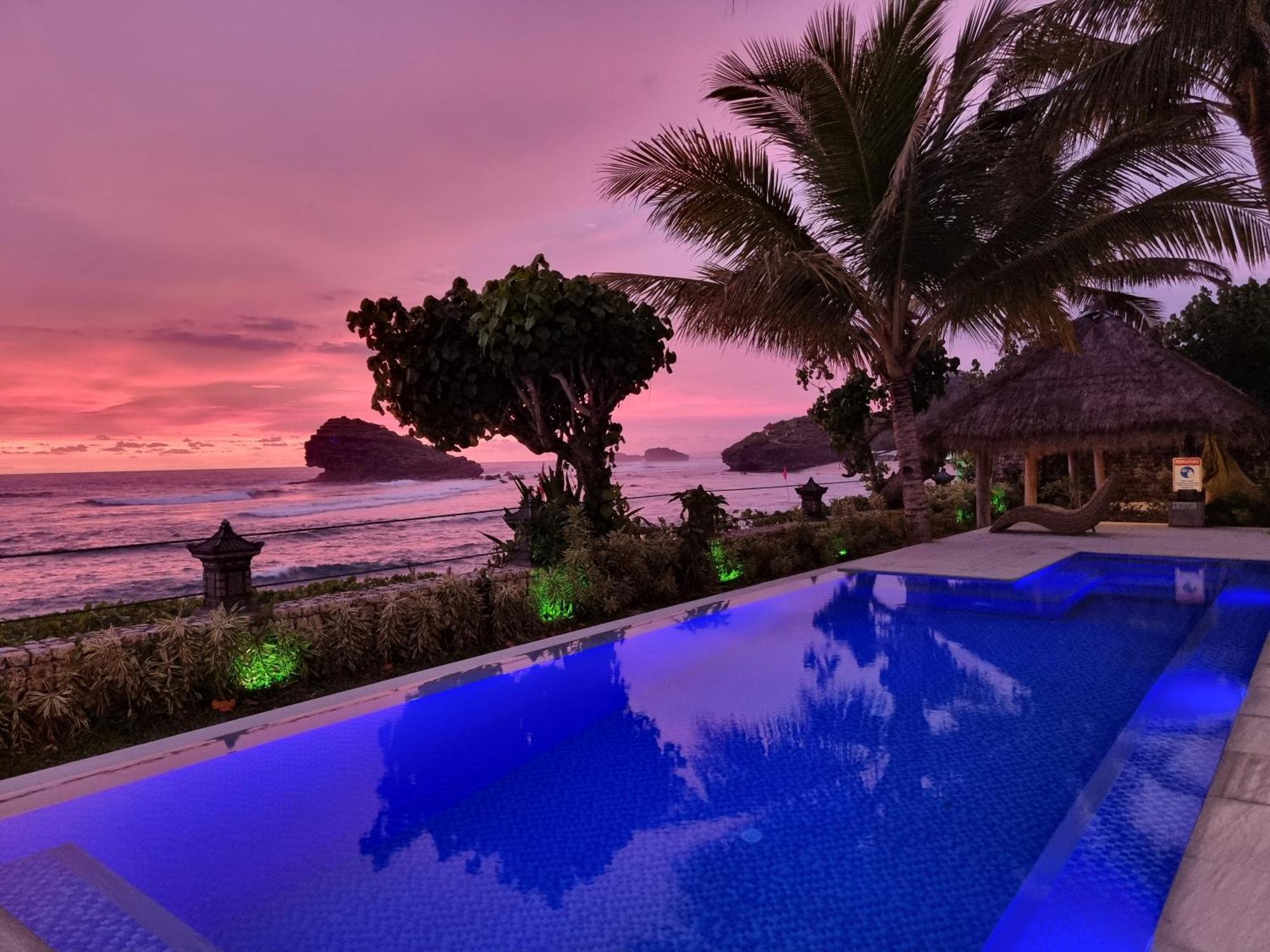 Istana Ombak Eco Resort Pacitan Exteriér fotografie