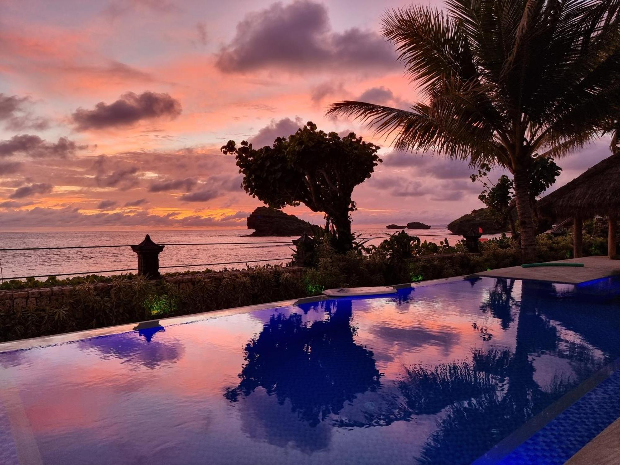 Istana Ombak Eco Resort Pacitan Exteriér fotografie