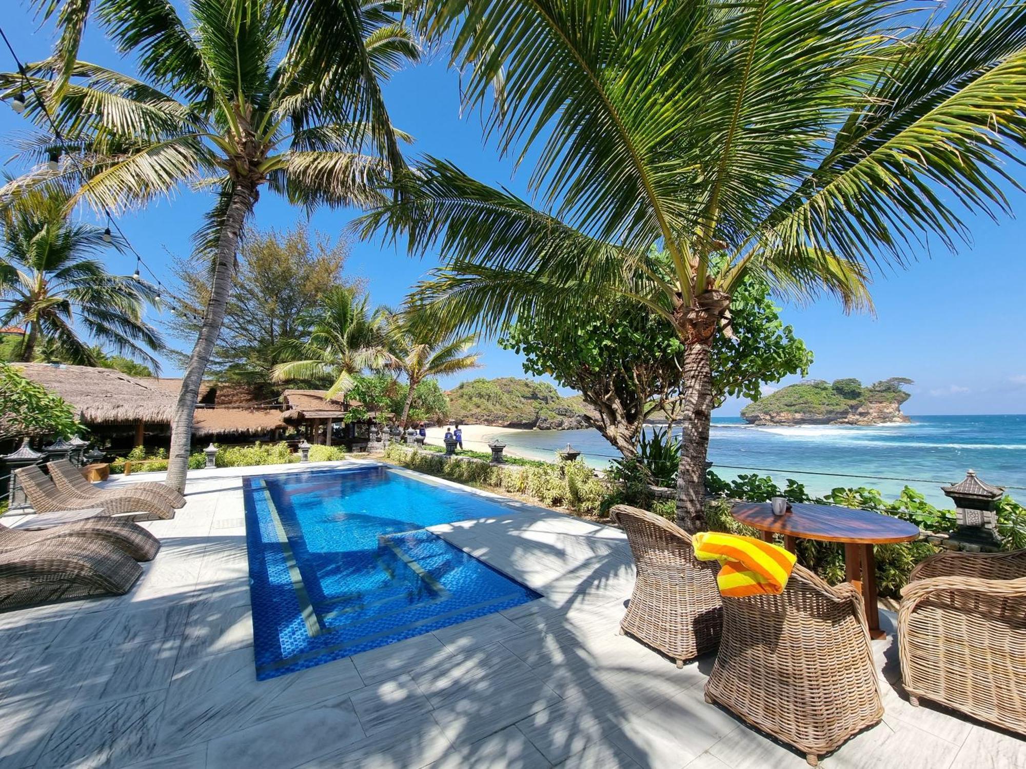 Istana Ombak Eco Resort Pacitan Exteriér fotografie