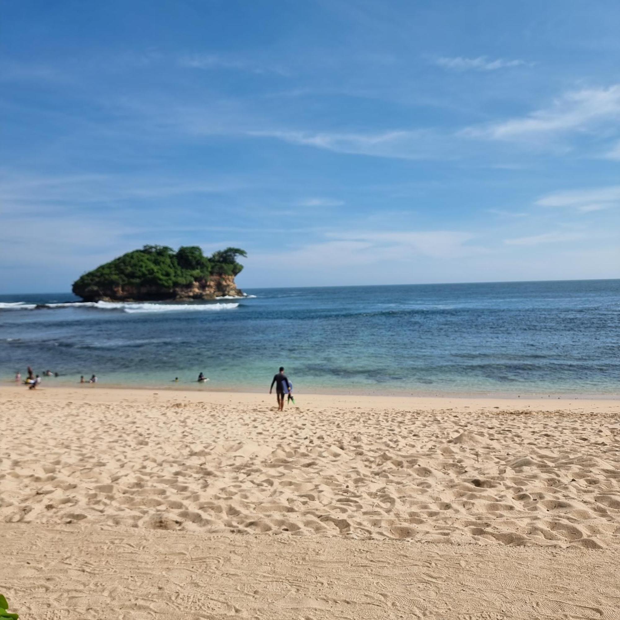 Istana Ombak Eco Resort Pacitan Exteriér fotografie
