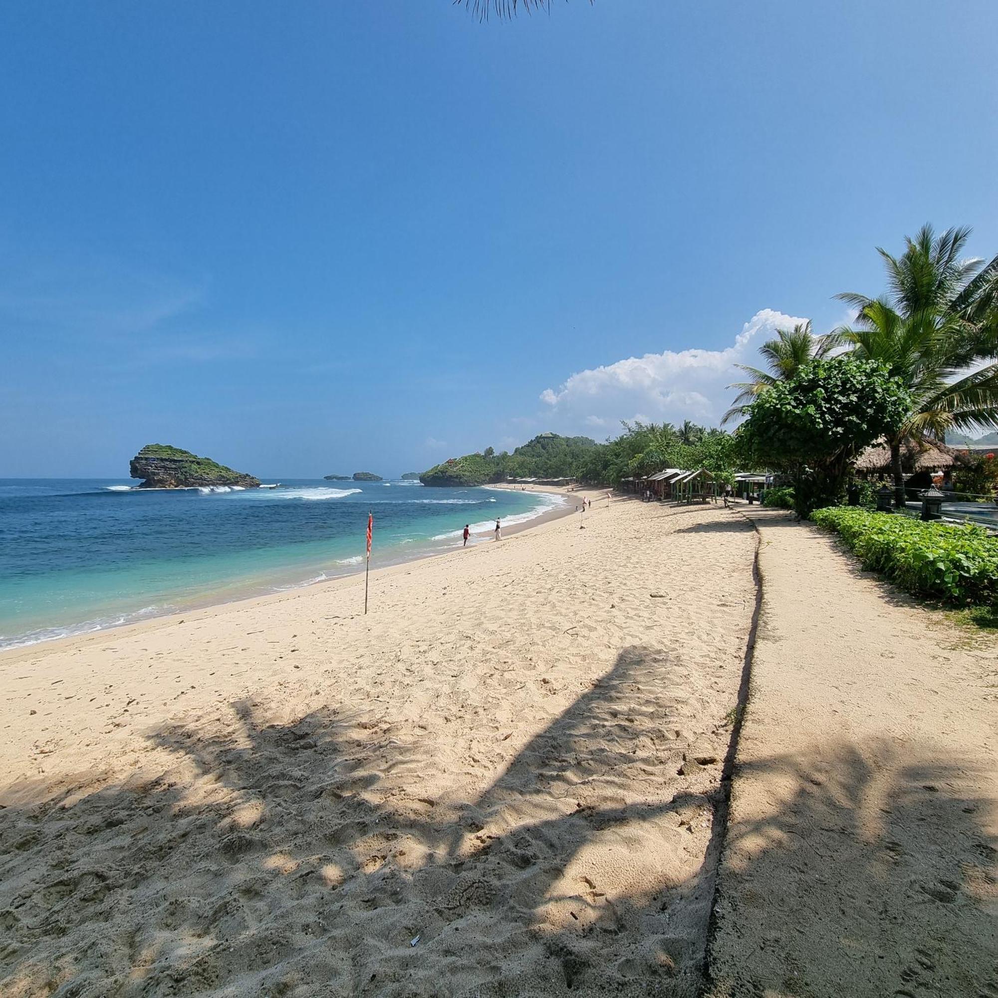 Istana Ombak Eco Resort Pacitan Exteriér fotografie