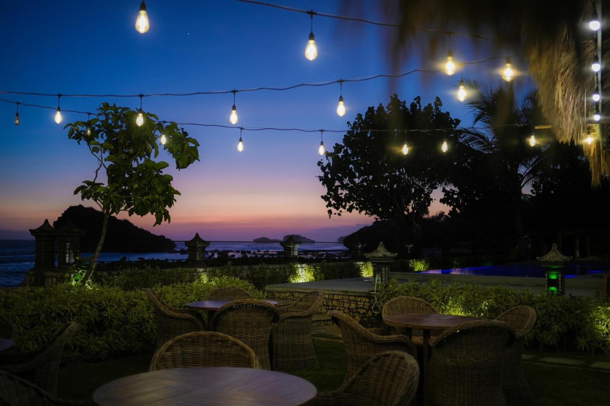 Istana Ombak Eco Resort Pacitan Exteriér fotografie