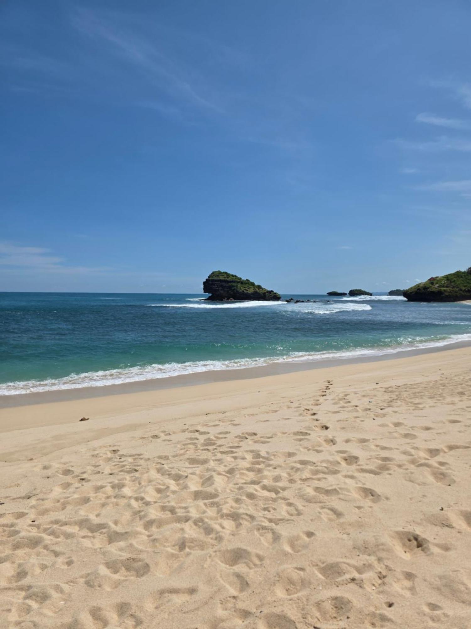 Istana Ombak Eco Resort Pacitan Exteriér fotografie