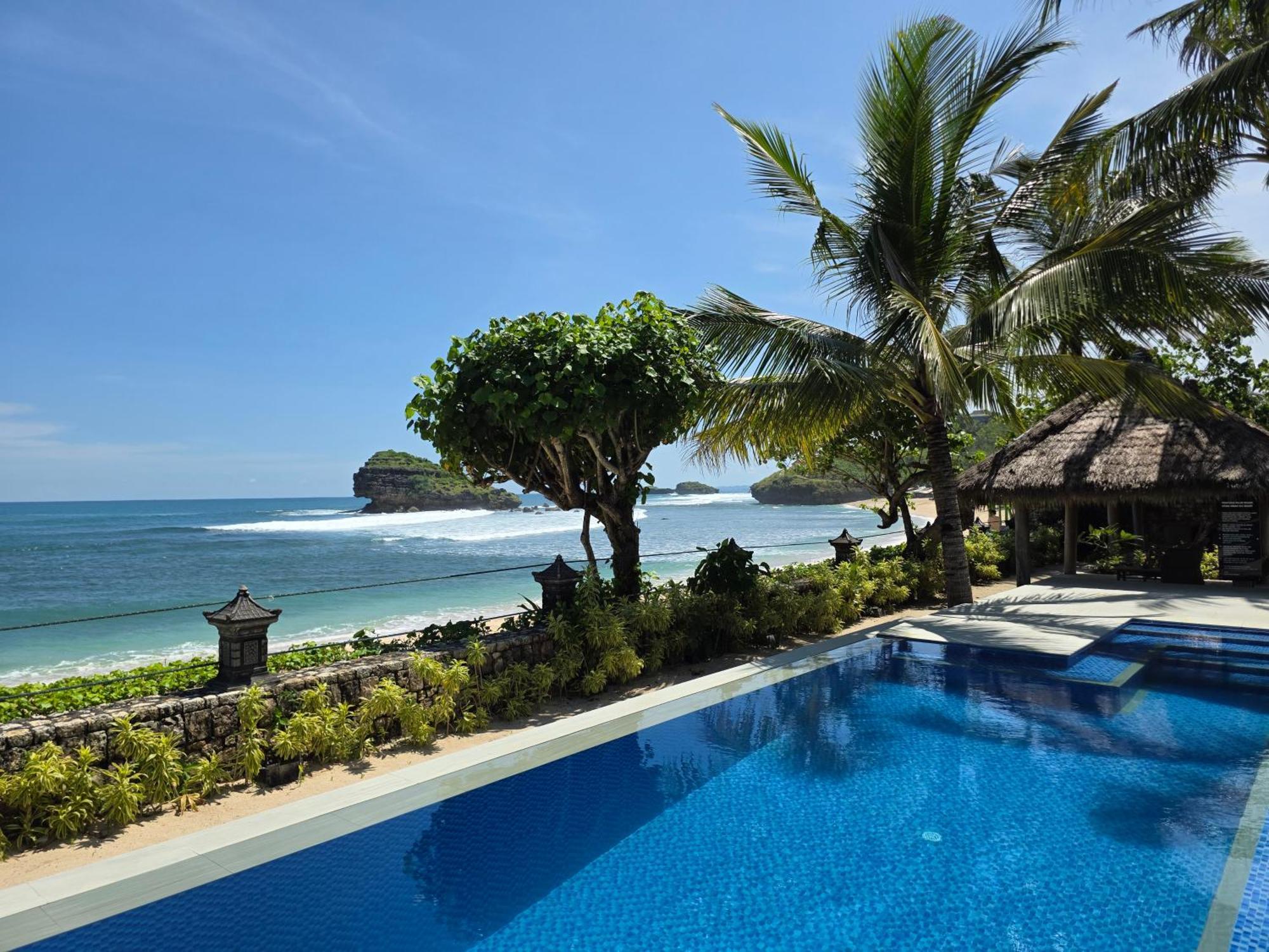 Istana Ombak Eco Resort Pacitan Exteriér fotografie