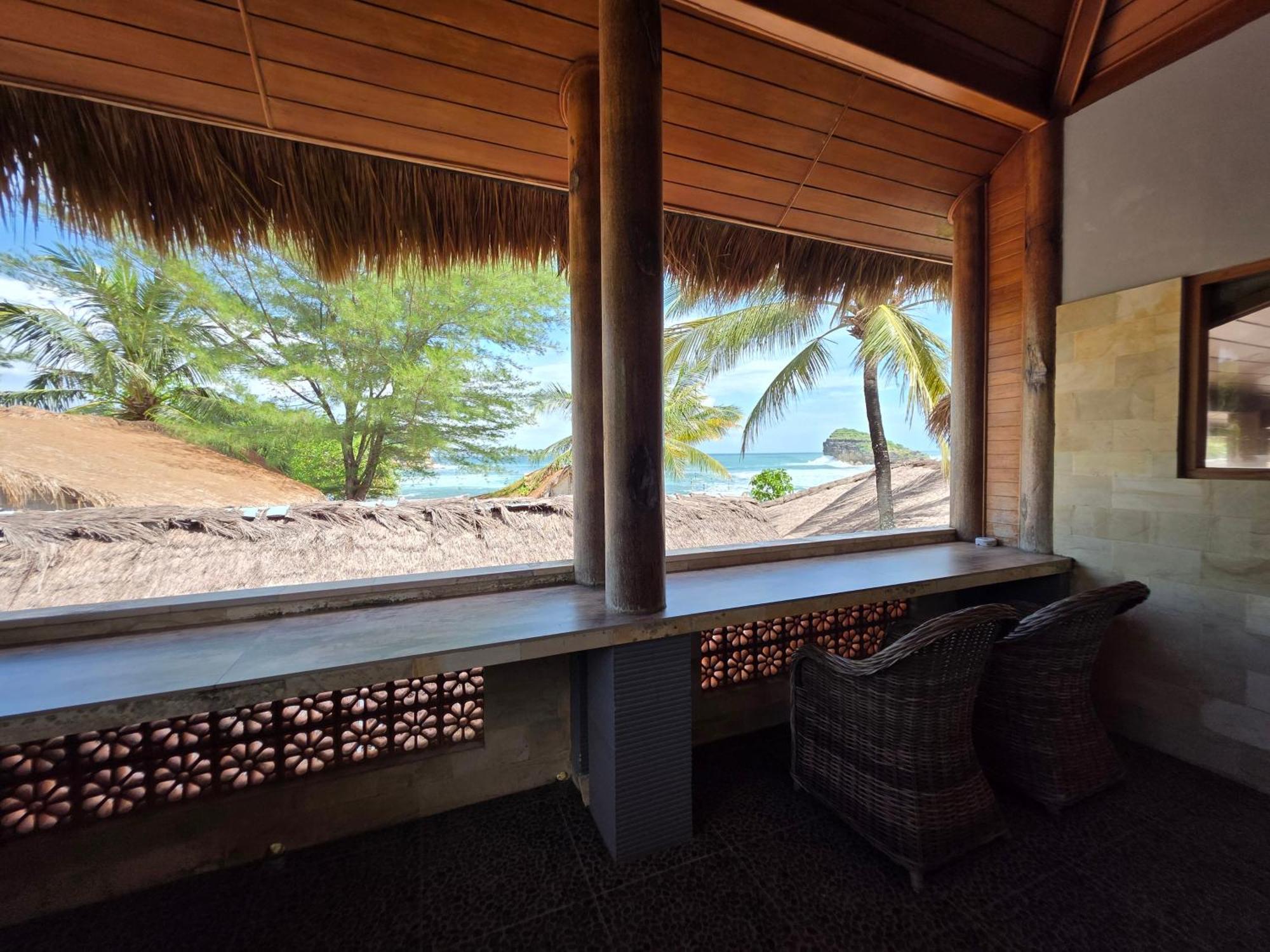 Istana Ombak Eco Resort Pacitan Exteriér fotografie